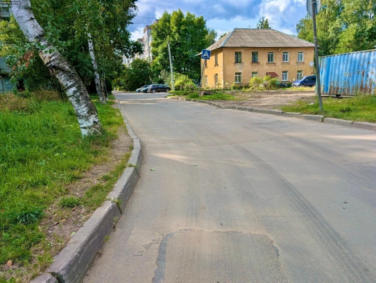 Сохранение двухполосной дороги на  улице Военный городок в  Янино-1