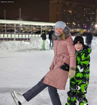 Каток в Янино-1 открыт