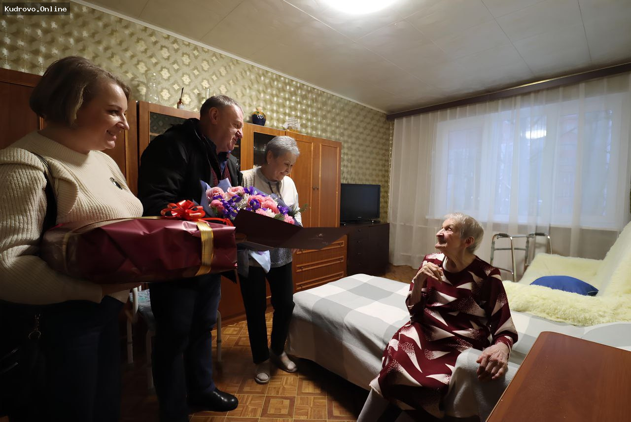 Долгожительница из Янино-1 отметила 100-летний юбилей