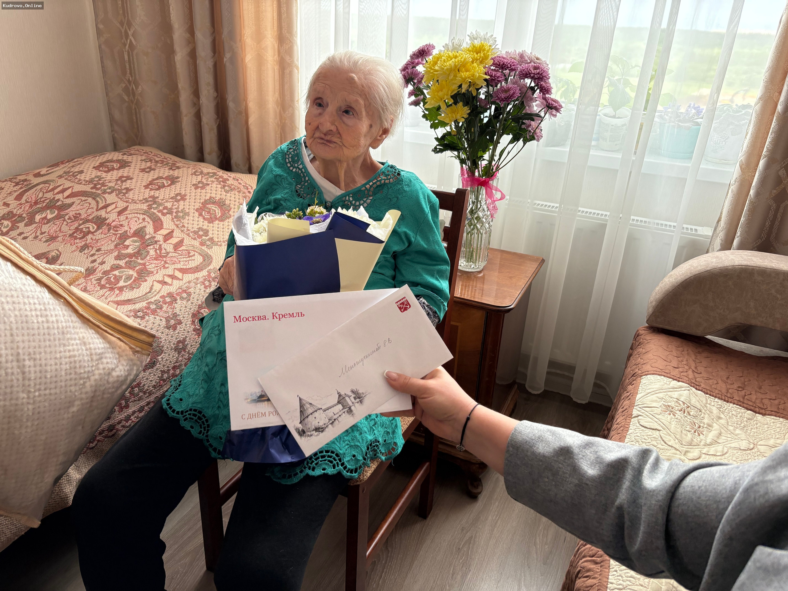 95 лет ветерану из Янино-1